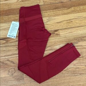 NWT Lululemon Keep the Fleece Tight Sz 4